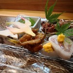 肴とお酒 うを弘 - 八寸（青梅蜜煮、ヒイカ山椒煮、水無月真丈、黒ムツ唐揚げ、鯵の砧巻き、ツバメ生姜）