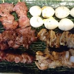 Yakitori Ebisu - 待ちに待った焼きとん登場♡
                        全部塩で、たん、たん下、なんこつ、うずらの卵串…
                        んー！やっぱたん！おいちい(笑)
                        たん下よりたんの方がコリコリ感あって好みでした。
                        なんこつのコリコリ食感もやべー。