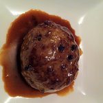 Restaurant L'Etroit - 青胡椒ソースハンバーグ（向きが変でスイマセン）