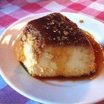 RESTAURANTE FERNANDO - この店のデザートの定番　　　　　　　　　　　「プリン」（やや硬めです）