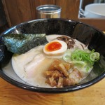 駅前豚骨ラーメン ニネンヤ - 