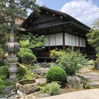 リストランテ カーザ・アルべラータ - 門をくぐると…洗練された日本庭園が広がっています。