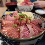 魚党 - 生本マグロづくし丼1800円