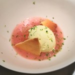 エクアトゥール - 桃を使ったジュレとシャーベット、桃のソース