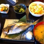 Sakanadokoro Maruten - 日替わりのひとつがタカベの焼き魚定食でした。旬で、とっても脂が乗っていておいしくいただけました。