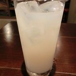 じとっこ組合 - 九州じゃ、有名！　「愛のスコールサワー」：カルピスサワーより甘さ控えめ、初恋の味♪