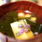 立場割烹 SSAW - 三色鯛の焼き込み飯 1000円 の汁なし若竹椀