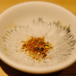 立場割烹 SSAW - 三色鯛の焼き込み飯 1000円 の七味唐辛子