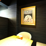 立場割烹 SSAW - 店内のテーブル席の風景です