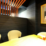 立場割烹 SSAW - 店内のテーブル席の風景です