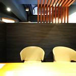 立場割烹 SSAW - 店内のテーブル席の風景です