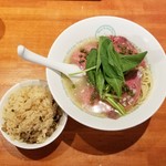 麺屋 六感堂 - 冷製 赤い生山椒そば＋牛バラ肉と生山椒の炊き込みご飯
