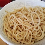 UMAMI SOUP Noodles 虹ソラ - 麺の下にはスープと具が忍んでいます(2018年6月3日)