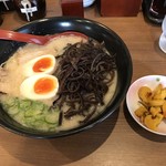 一成 - らーめん こく味＝５００円
      煮玉子＝１００円  キクラゲ＝５０円