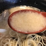 一成 - こく味は背脂たっぷり