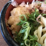 うどんの小麦冶 - タレをかけたとこの画像