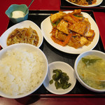 永利 - 揚げ豆腐と野菜の辛味炒め　※日替りランチ