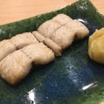 なか條 - 鰻の白焼き。皮はパリパリ、身はふっくら。こんな鰻の食感初めて。ご飯が欲しかった。