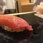 なか條 - 中トロの握り。言葉が出なかった、本当に美味しい。