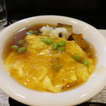 山猫軒 - フカヒレ入りの 鱧のスープのあんかけ天津飯