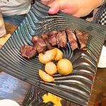 東京ミート酒場 - 赤城牛の海塩焼き秘伝バルサミコソース