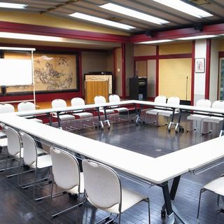 パーティーや会議などに2F多目的ホールもございます。