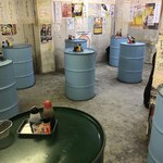 立ち飲み居酒屋 ドラム缶 - 店内②まさにドラム缶