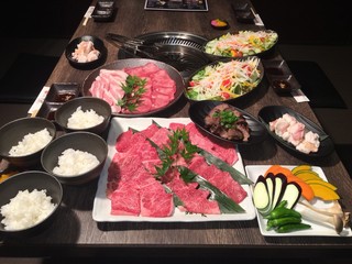 Homba tokusen oumi gyuu yakiniku sukiyaki ikemoto - 