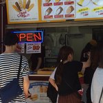 アリラン・ホットドッグ - 『アリラン ホットドッグ 新大久保店』店舗カウンター付近。