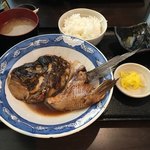 海鮮酒場ぱたぱた - 鯛頭丸ごと煮付定食800円