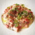 ヴァン・デ・トラントサンク - カルパッチョ、イチゴのソース。