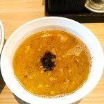 中村麺三郎商店 - 鶏×豚、香味野菜、鯖節でスープをとる。