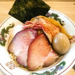 中村麺三郎商店 - 特製になるとチャーシューは３種計４枚、味玉、柔らかメンマ、茗荷のシロップ漬？