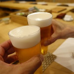 すし処 睦月 - とっても薄手のビールジョッキでビールが美味しい