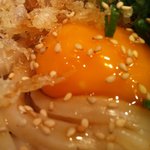 楽釜製麺所 - 釜玉うどん
