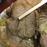 ラーメン富士丸 - 【2018.6.1】濃いめな味付けのブタ。