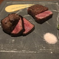 焼肉 牛者 - 和牛のサーロインと和牛の赤身の芯部位。
                美味し。