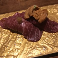 焼肉 牛者 - 和牛の炙り寿司。
                美味し。