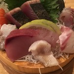 居魚屋 うおはん - 刺身の盛り合わせ　お得感があります