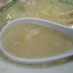 長浜ナンバーワン 祇園店 - スープは泡立っています!!!