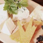 バー カヴァロ - チーズ種盛り合わせ