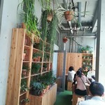 Nicolai Bergmann NOMU - 店の奥にも飲食スペースが！