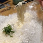 あき - 氷の中から麺