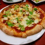 イタリアンバル AMIGO - 空豆と茸のピザ