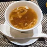 円 - フカヒレとホタテのスープ