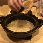 はらまさ - 土鍋で炊いたご飯の上からトリュフを…