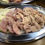 網焼き さわだ - 2018年6月3日  かわ（塩）400円・若鶏（塩）500円