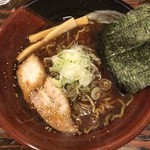 らーめん吉山商店 - 2018年4月
      しょうゆラーメン