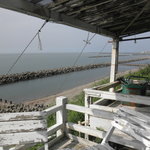 みはらし亭 - 奥はテラスになっています(2011.07)