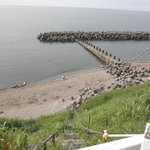 みはらし亭 - テラスから階段で浜に降りることができます(2011.07)